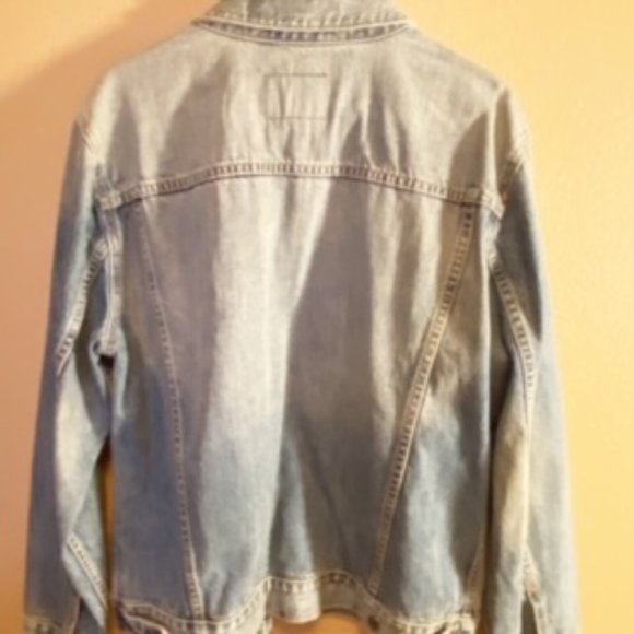 Gap Oversized Light Wash Denim Jacket Size Large - Picture 3 of 4